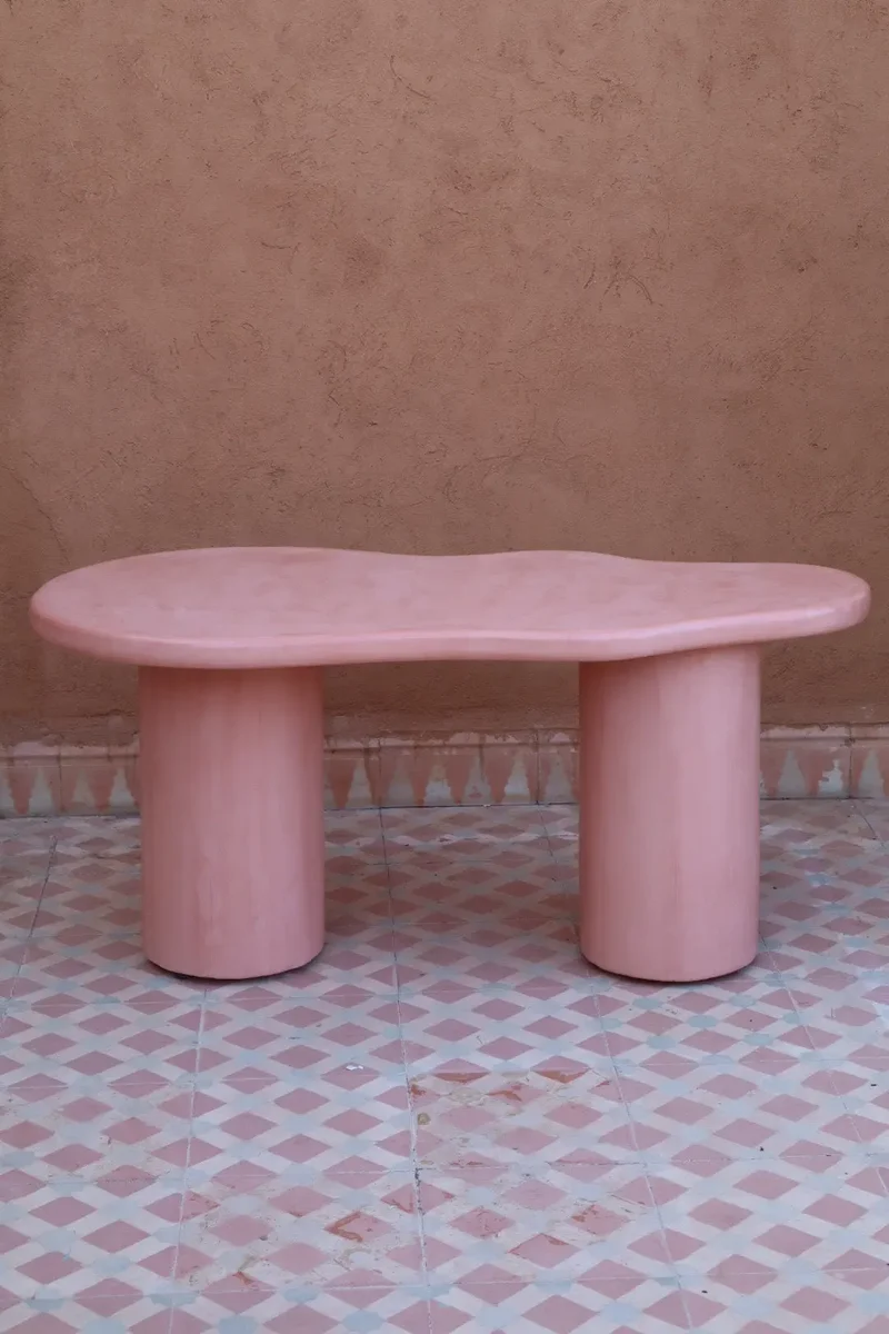 Table Basse Organique en Béton Ciré - « CURVE » Rose