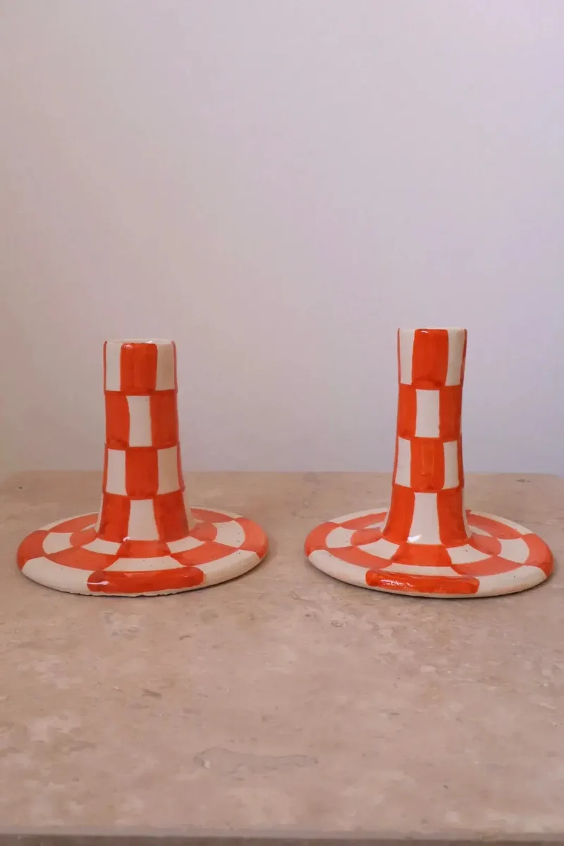 Paire de Bougeoirs en Céramique Fait-Main Damiers Orange et Blanc