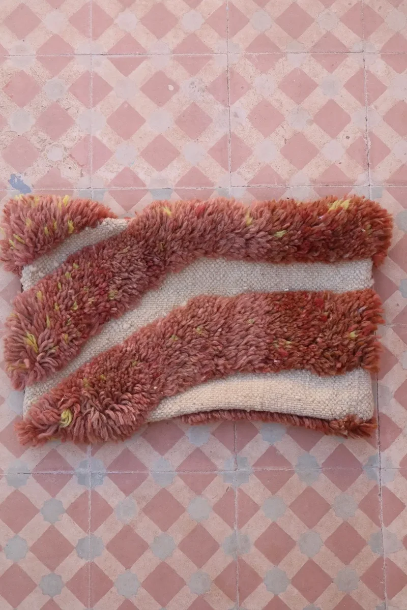 Coussin en Laine Rose a Reliefs Mrirt - LILI