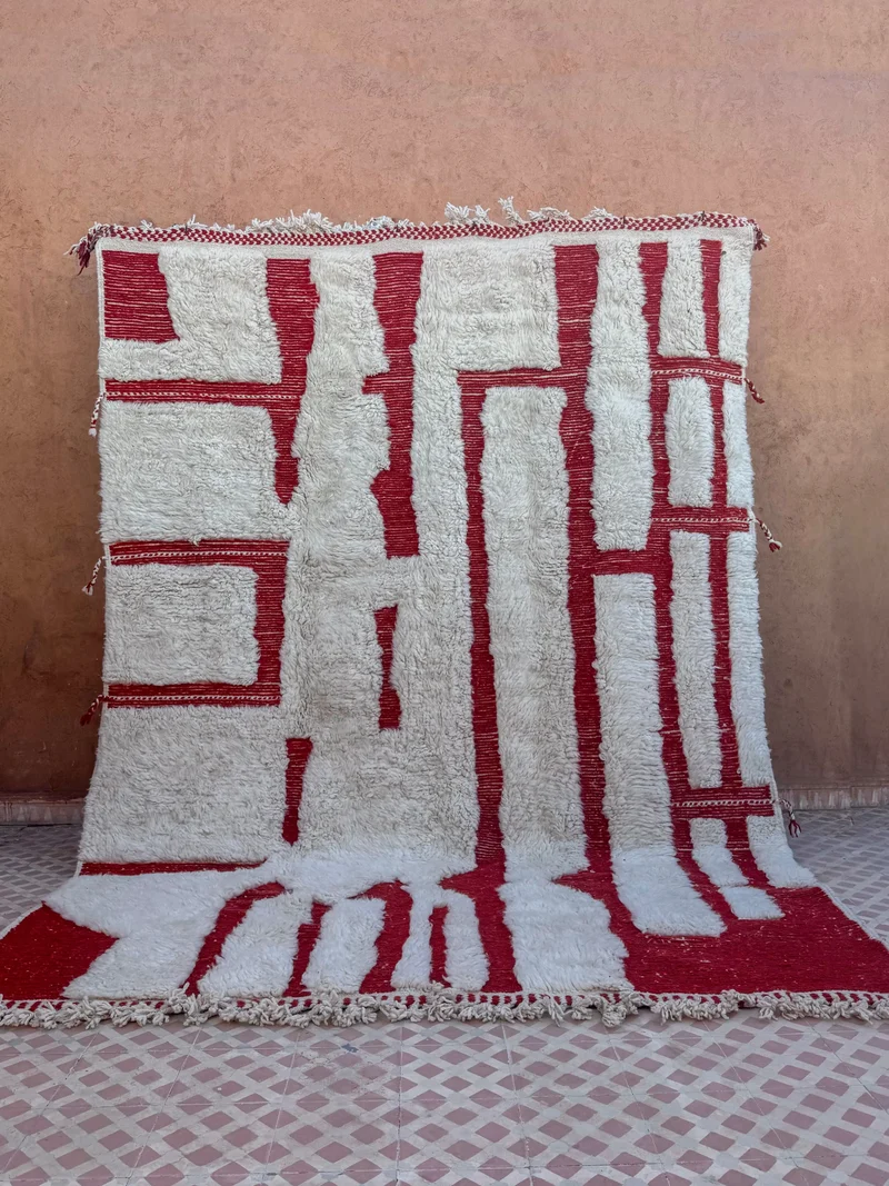 Tapis Berbère Blanc Motifs Reliefs Rouges Moderne- 306 x 220 cm