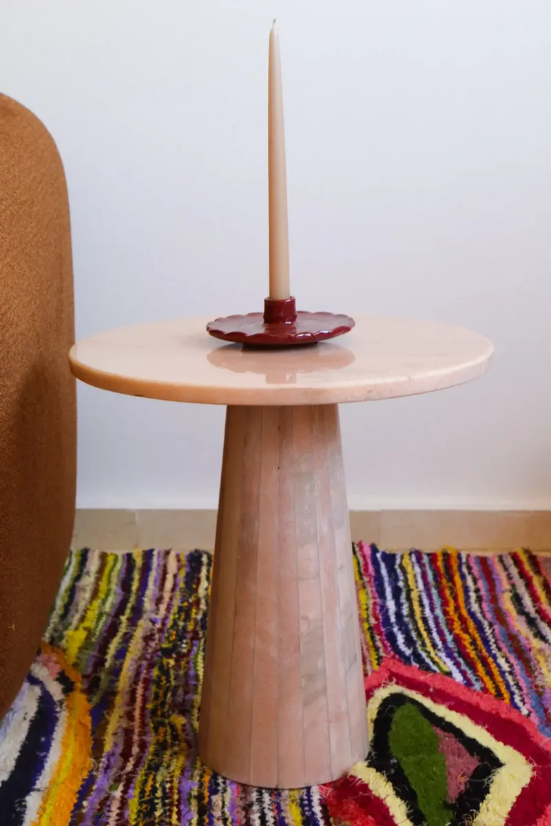 Table d’Appoint Minimaliste en Mabre Rose Clair Fait-Main « Dana »