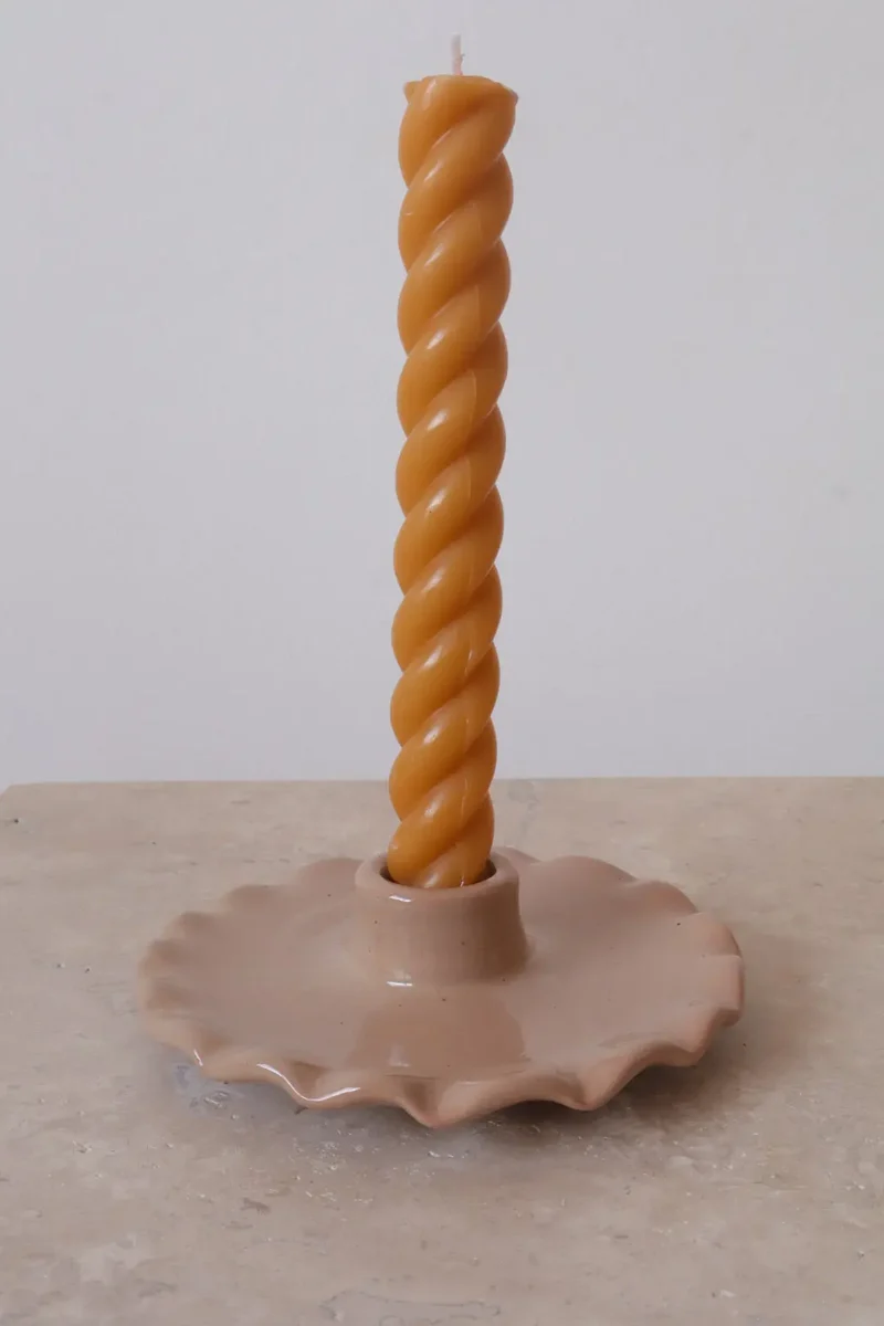 Bougeoir en Céramique Fait-Main Assiette Dentelée Beige « NÉNUPHAR »