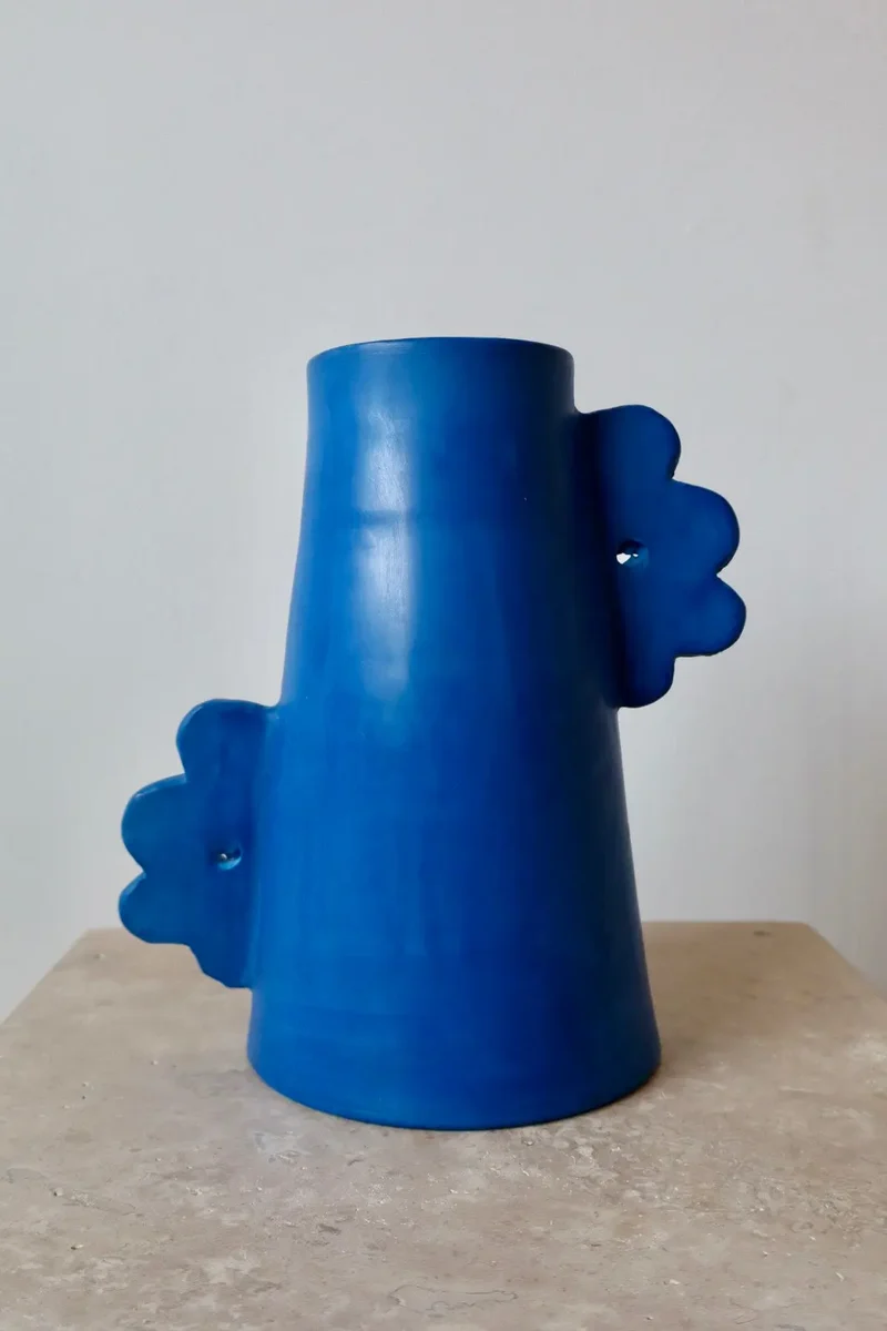 Vase Abstrait en Céramique Fait-Main Fleurs - DAISY© Bleu Klein Matte