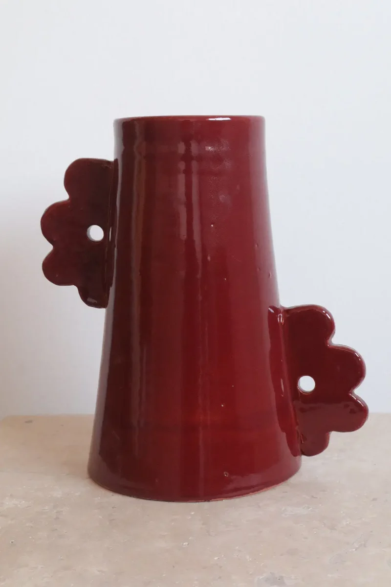 Vase Abstrait en Céramique Rouge Cerise Fait-Main Fleurs - DAISY © Bordeaux