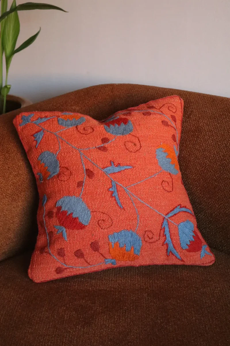 Coussin Suzani Fait-Main Orange Motifs Brodés Colorés