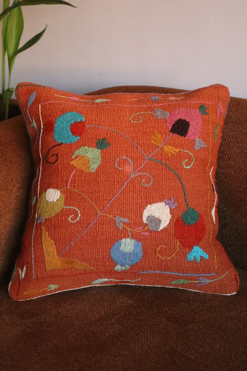 Coussin Suzani Fait-Main Orange Motifs Brodés Colorés