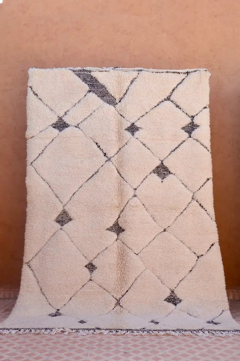 Tapis Berbère Béni Ouarain Blanc et Noir Moderne - 241x 160 cm