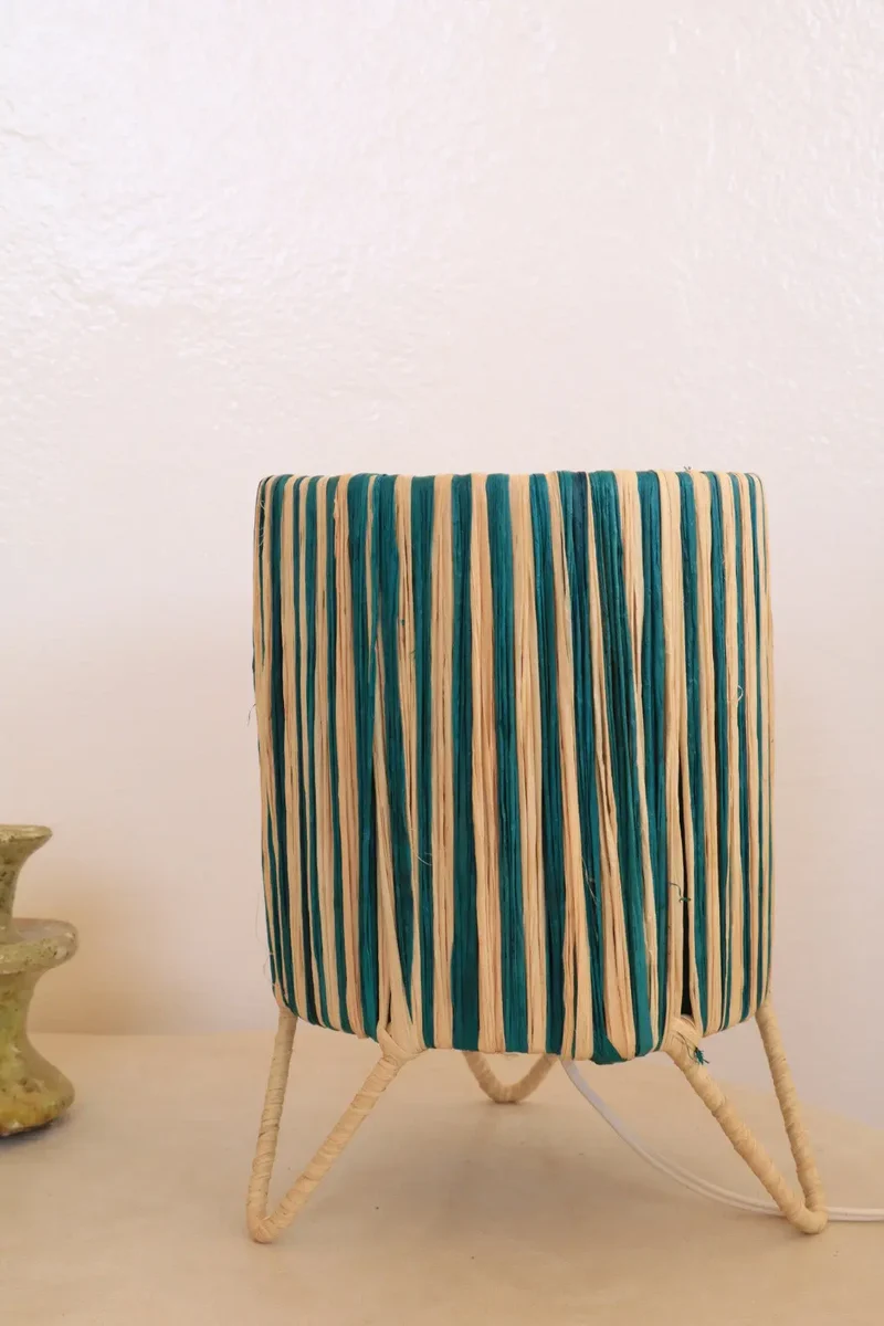 Lampe à poser en Raphia Rayée Vert Sapin et Naturel - « SASKIA »
