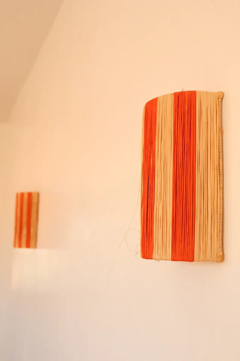 Appliques Murales en Raphia Rayées Orange et Naturel