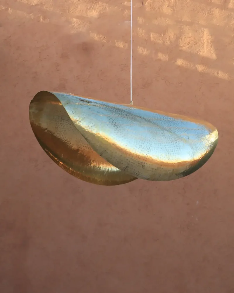 Suspension en Laiton Doré Feuille de Lotus « NOOR » - Lisse